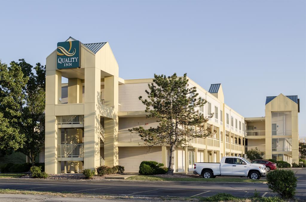 Quality Inn Merriam Kansas Buitenkant foto